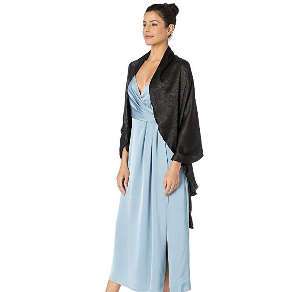 Echo Design Stole with Curly Edge Wrap (Black)
